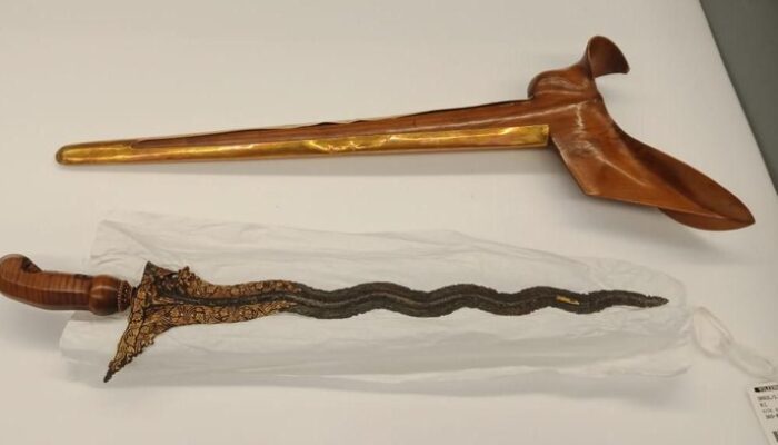 **Keris Naga Siluman: Perjalanan Pulang dari Belanda ke Indonesia**