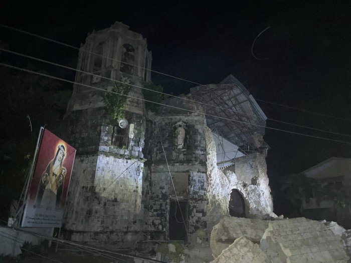 Filipina Diguncang Gempa! Puluhan Warga Meninggal dan Gereja Kuno Hancur - Update 1