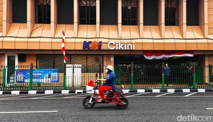 **Eksplorasi Warna-Warni Stasiun Rute Manggarai-Kota, Hiburan Anak dan Penanda Unik**