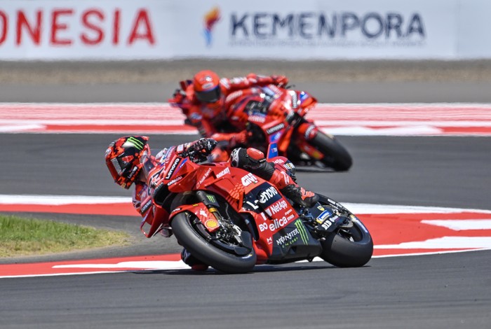 Kualifikasi MotoGP Mandalika 2025: Bezzecchi Ungguli Marquez dengan Performa Aprilia