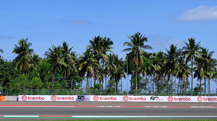 **Nikmati Kecepatan 300 Km/Jam dan Pesona Budaya Lombok-Sumbawa di MotoGP Mandalika**
