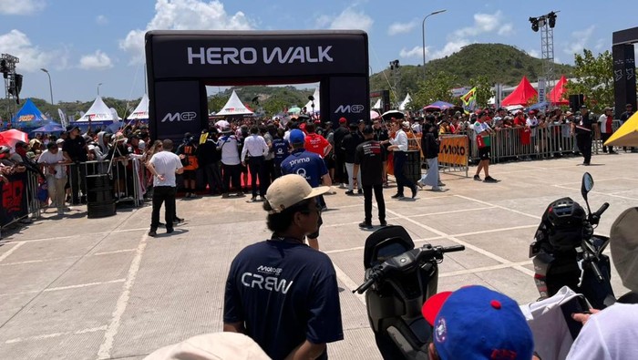 Panas-panasan, Pebalap MotoGP Sapa Penggemar MotoGP Mandalika 2025 - Update 1