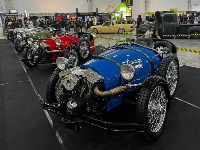 **Stiker Vinyl A3+ untuk Modifikasi Mobil: Solusi Keren dan Tahan Lama**