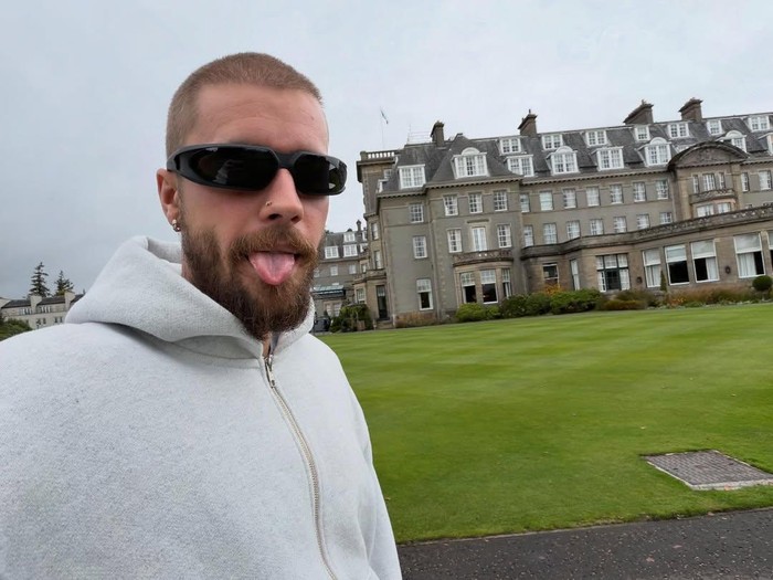 Justin Bieber Bongkar Rahasia Golf di Skotlandia!