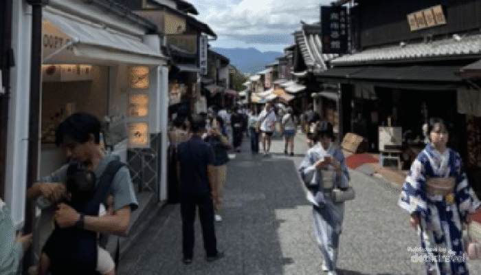 **Kyoto, Bukan Lagi Surga untuk Warga Lokal: Liburan Mahal, Ramai, dan Melelahkan**