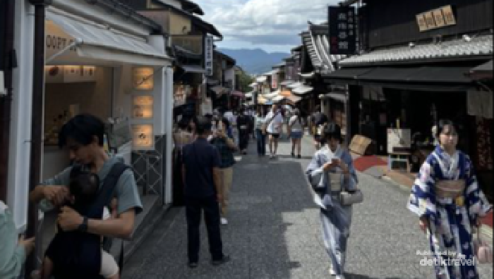 **Kyoto, Bukan Lagi Surga untuk Warga Lokal: Liburan Mahal, Ramai, dan Melelahkan**