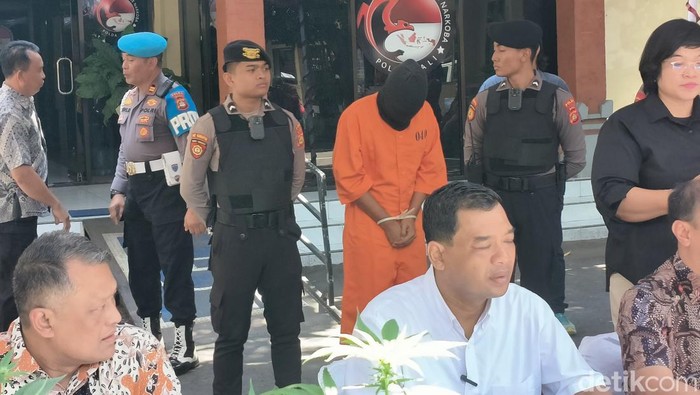 **Pasutri Belanda-Rusia Diciduk Polisi, Bisa-bisanya Nanam Ganja di Bali**