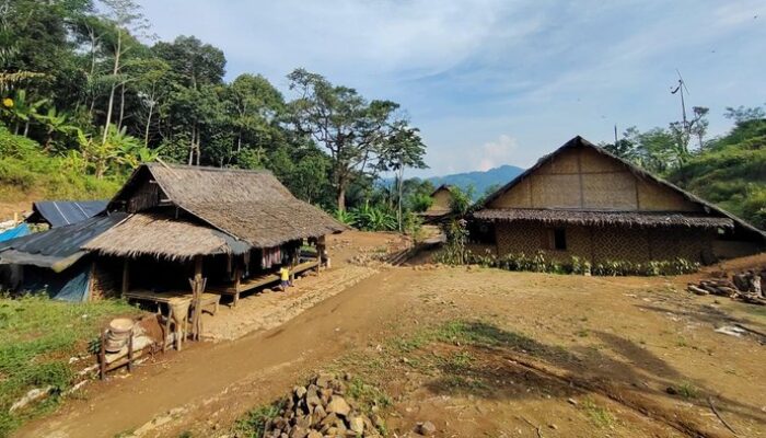 **Perhatian! Wisman Dilarang Berkunjung ke Kampung Badui Dalam**