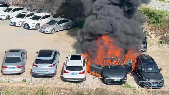 Waduh! Mobil Listrik Avatr 06 Terbakar di China, Baru 1,5 Bulan dan Sudah 1.066 Km