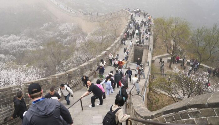 Dua Turis Ditangkap Setelah Menulis Nama di Tembok Besar China
