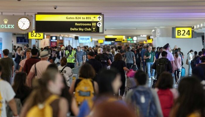 Pemerintah AS Shutdown: Turis Terjebak di Bandara, Menunggu Lebih Lama!