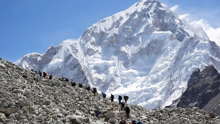 **Semua Pendaki yang Terjebak di Gunung Everest Telah Dievakuasi**