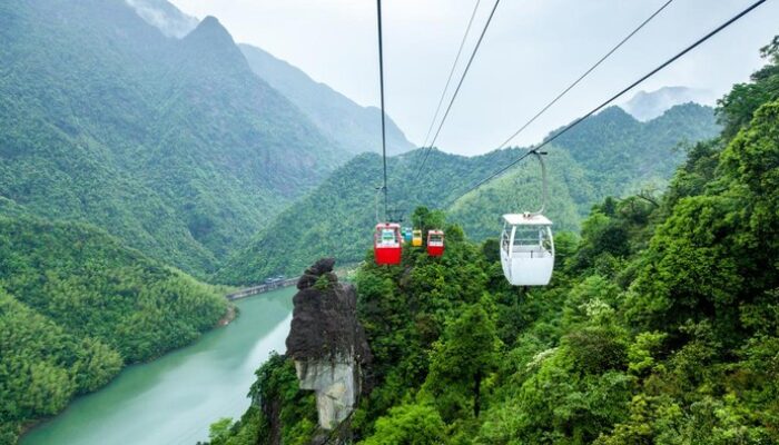 **Kereta Gantung Mogok di Ketinggian, Wisatawan Panik di Gunung Tianmen, Hunan**