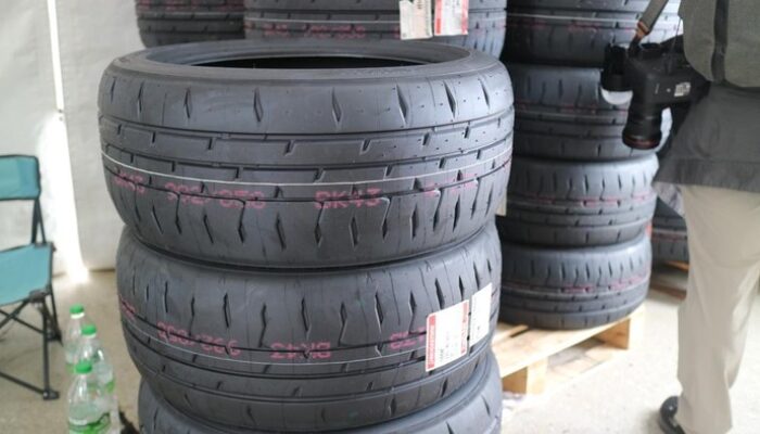 Penjualan Mobil Turun Drastis, Pabrikan Ban Berada di Ambang Kebangkrutan?