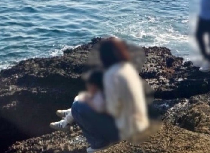 **Turis Biarkan Anaknya BAB Sembarangan di Pulau Jeju, Warganet Ngamuk**