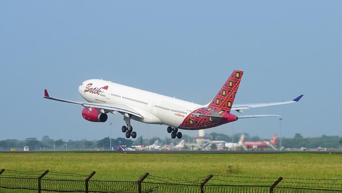 **King Abdi's Viral Flight Experience: No Meal in Batik Air's Business Class? Netizens React**