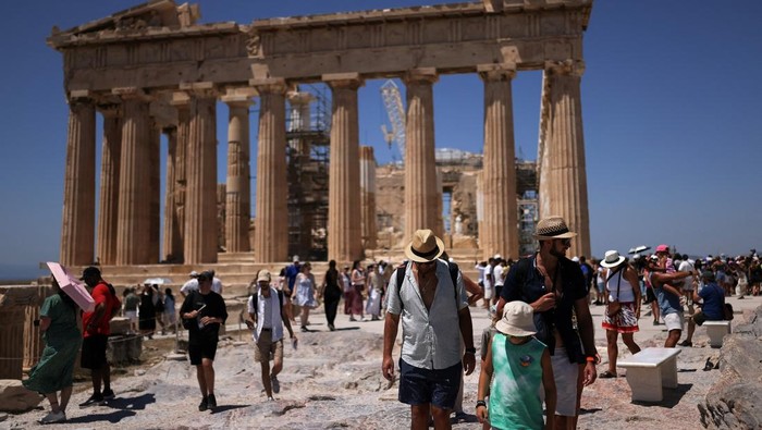 **Perjalanan Waktu melalui Nenek Jerman dan Artefak Yunani Kuno yang Dikembalikan**