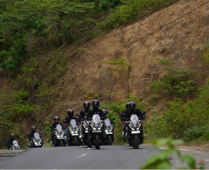 **Touring di Mandalika dengan New ADV 160: Performa Tangguh, Teknologi Canggih untuk Pengalaman Berkendara Spesial**