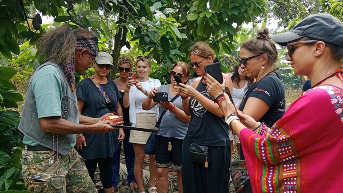 Buatan Sendiri: Bule-bule di Lombok Timur Malah Asyik Bikin Cokelat di Agrowisata Kakao