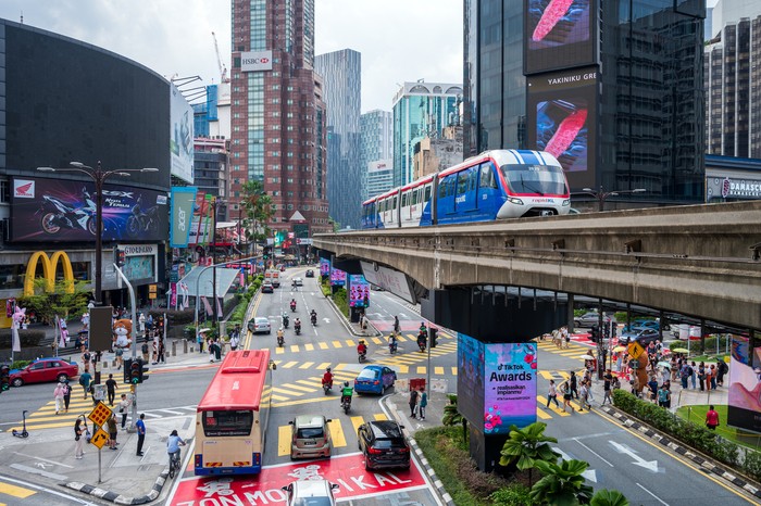 **Terpopuler: Mengapa Turis Asing Lebih Tertarik ke Malaysia Dibanding RI?**