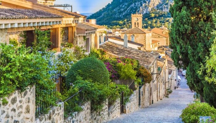 **Palma Batasi Turis Nakal, Larang Perahu Pesta di Pesisir**