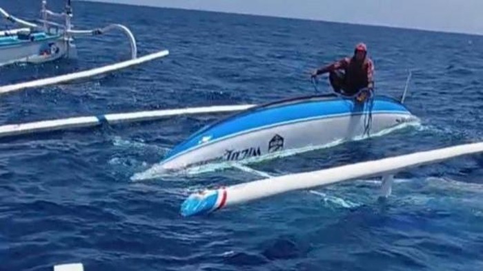 Turis Inggris Ikut Nelayan Bali Mancing, eh Perahunya Terbalik Dihantam Angin – Kisah Menegangkan di Lautan tropis!