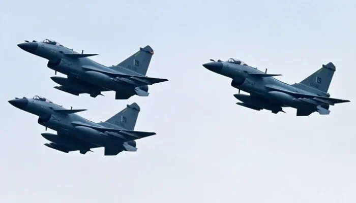 “Intip Spesifikasi Pesawat Tempur J-10 Buatan China yang Diminati Indonesia: Apakah Ini Langkah Strategis Militer?”