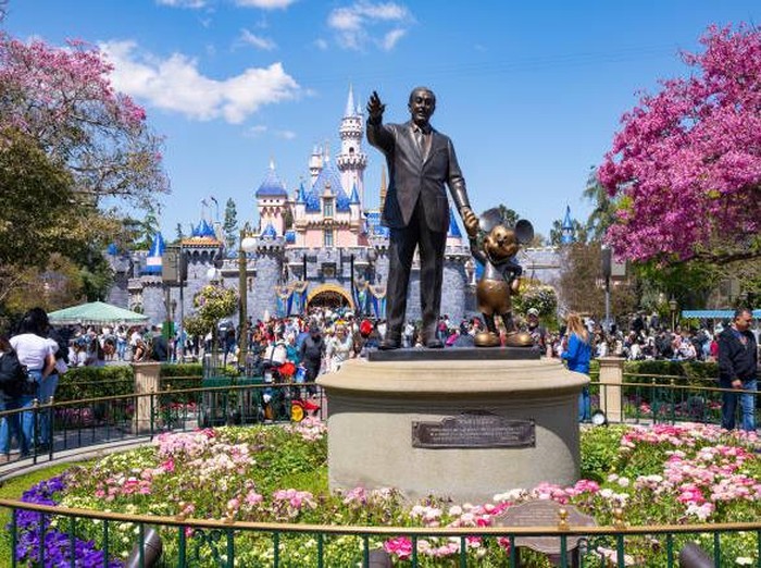 **Rogoh Kocek Lebih dalam untuk Menikmati Pesona Disney di Momen Liburan**