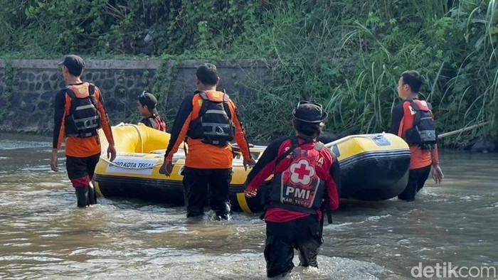 **Jembatan Sungai Gung, Tempat yang Menakjubkan namun Berbahaya untuk Konten Viral**