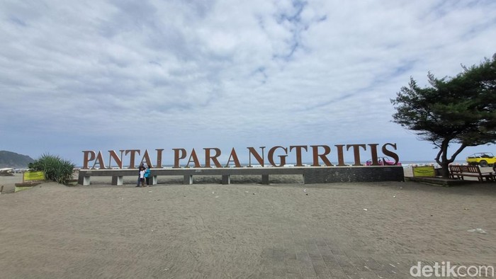 **Duh! Banyak Turis Lolos Masuk Parangtritis Tanpa Bayar Karcis, Ini Alasannya!**