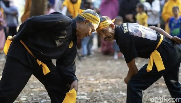 Menyaksikan Tradisi Adu Kepala Eksotis di Bima, NTB