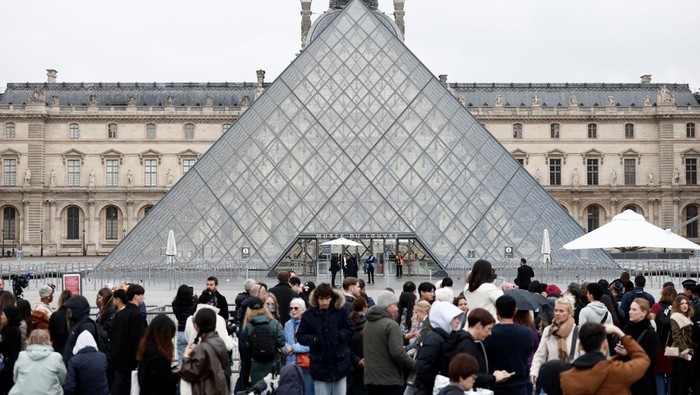 **Museum Louvre, Istana Budaya yang Ditohok Perampokan Aula Raja**