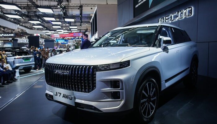 “Why Are So Many Indonesians Still Hesitant About Electric Cars? PHEV Might Be the Answer!”