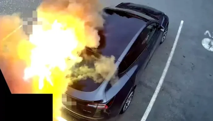 Waduh! Mobil Listrik Tesla Meledak, Penyebabnya Adaptor Tidak Resmi