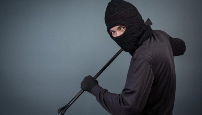 “Nekat! Perempuan Curiga Curi Emas Museum Paris Senilai