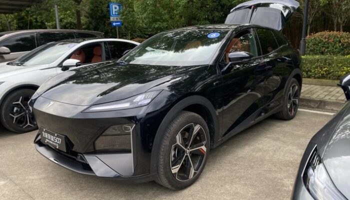 “Changan Dukung Transformasi Otomotif, Jual Mobil Listrik Deepal SO7 dan Lumin dengan 5 Dealer di RI”