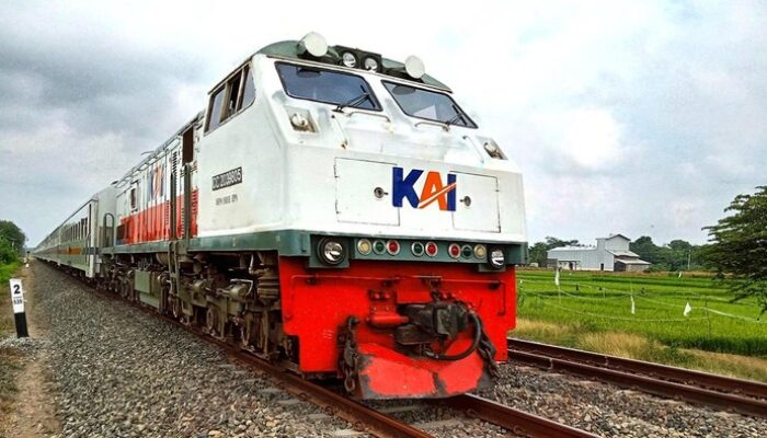 **KA Purwojaya Anjlok, Relasi Gambir-Kroya dan Sekitarnya Berisiko Terganggu: Pencarian Alternatif Perjalanan Menjanjikan**