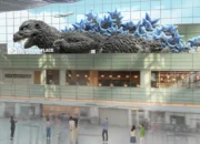 **Sambutan Eksotis: Disambut oleh Raksasa Godzilla di Bandara Haneda Tokyo!**