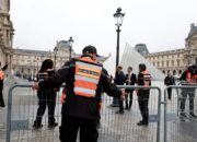 Cerita Staf Saat Louvre Disatroni Perampok Siang Blong – Update 1