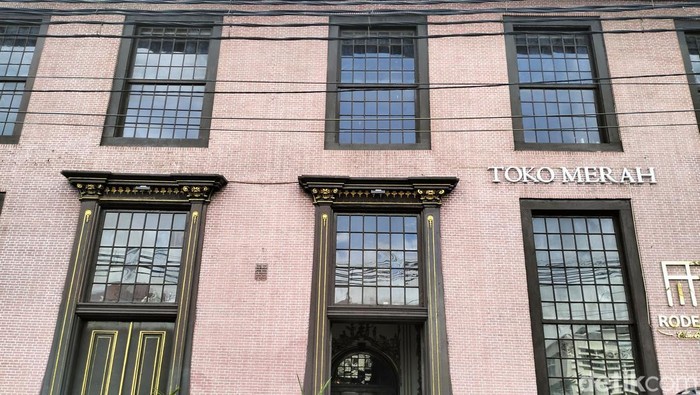 Ngopi di Toko Merah, Ngopi di Kafe dengan Nuansa Batavia - Update 1