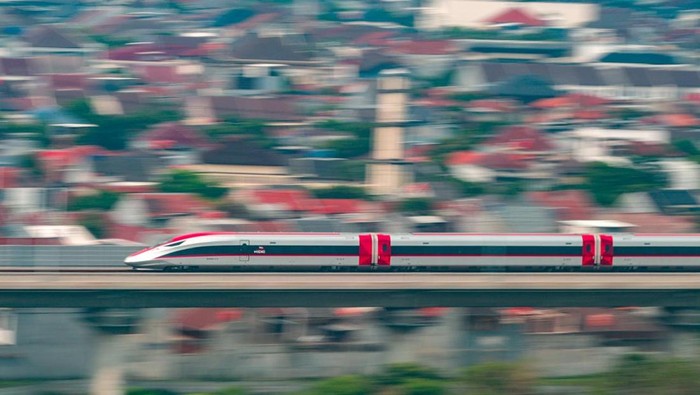 Kata Jokowi soal Whoosh Bikin Rugi: Investasi untuk Masa Depan