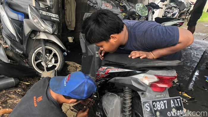 Bahlil Terancam, Puluhan Motor Brebet Habis Isi Pertalite!