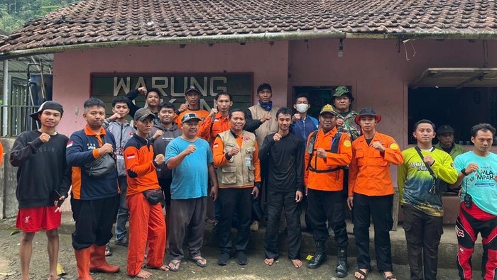 Pendaki Selamat Usai Jatuh ke Jurang Sedalam 100 Meter di Gunung Muria: Kisah Survival yang Menakjubkan
