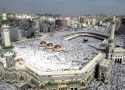 “Umrah Mandiri: Polemik Pengusaha, Kebebasan Traveler”