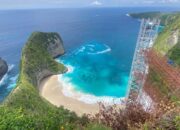 **Proyek Lift Kaca di Pantai Kelingking, Nusa Penida, Ditangguhkan Sementara**