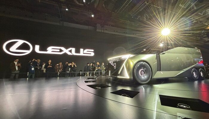 “Lexus vs Century: Siapa yang Meraih Keunggulan di Atas Toyota?”