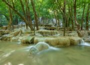 “Terlalu, Pasangan Turis Bercumbu di Air Terjun Thailand, Tak Peduli Jadi Tontonan”