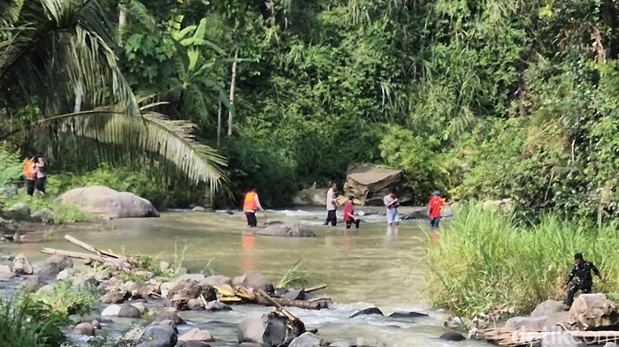 **Tragedi Tubing Maut di Sungai Singorojo Kendal: 6 Mahasiswa UIN Walisongo Tewas**