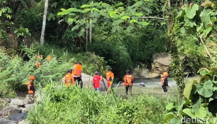 **Kesaksian Menakjubkan di Sungai Singorojo Kendal: 9 Mahasiswa UIN Selamat dari Arus Deras!**
