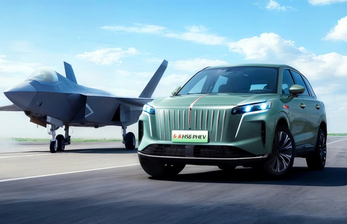 **Rekor Mobil PHEV Terjauh: Hongqi HS6 PHEV Menjuarai 2.300 Km dalam Satu Pengisian**
